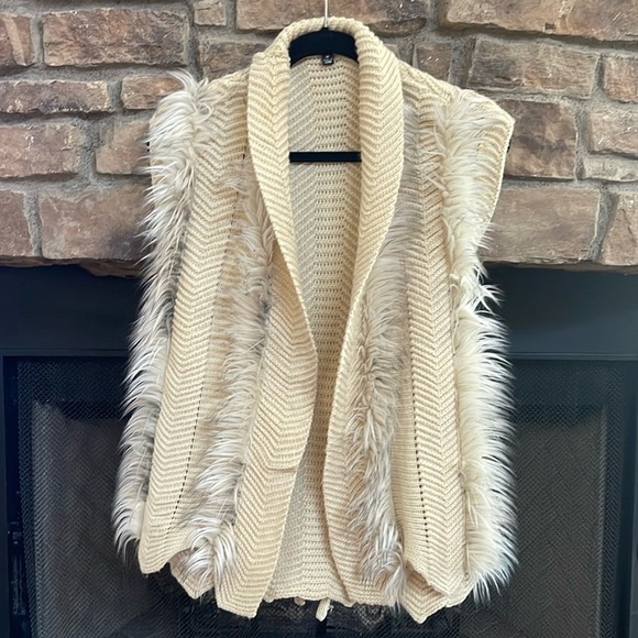 Lisa international Sweaters - Lisa International tan, sleeveless cardigan with faux fur. Size is medium